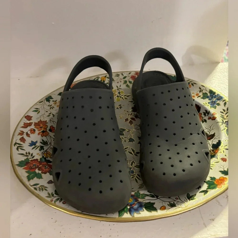 TOTES Kid's Sol Splash & Play Machine Washable Clogs. 2-3 - Picture 4 of 7